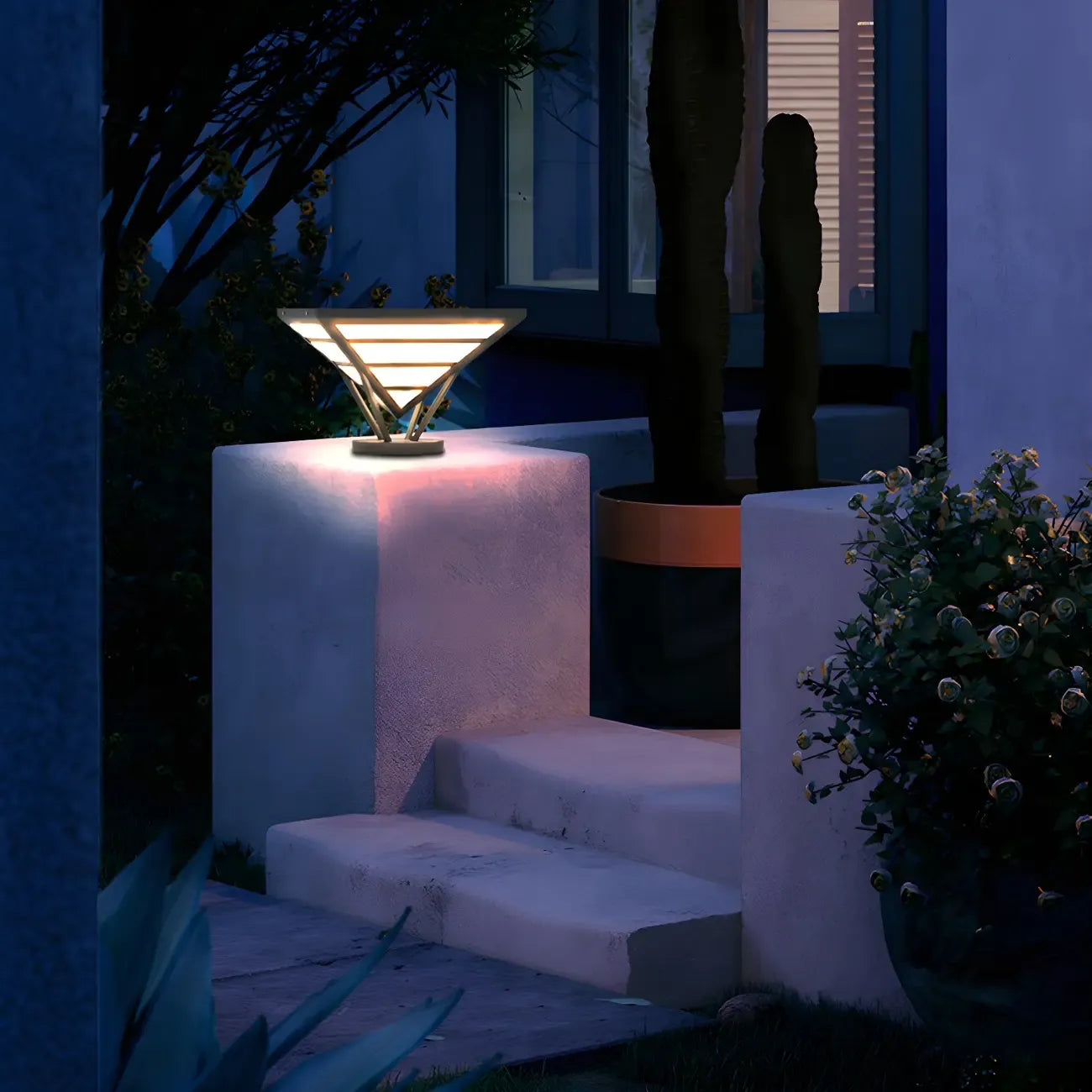 Black Metal Bracket Pyramid Solar Outdoor Post Lights