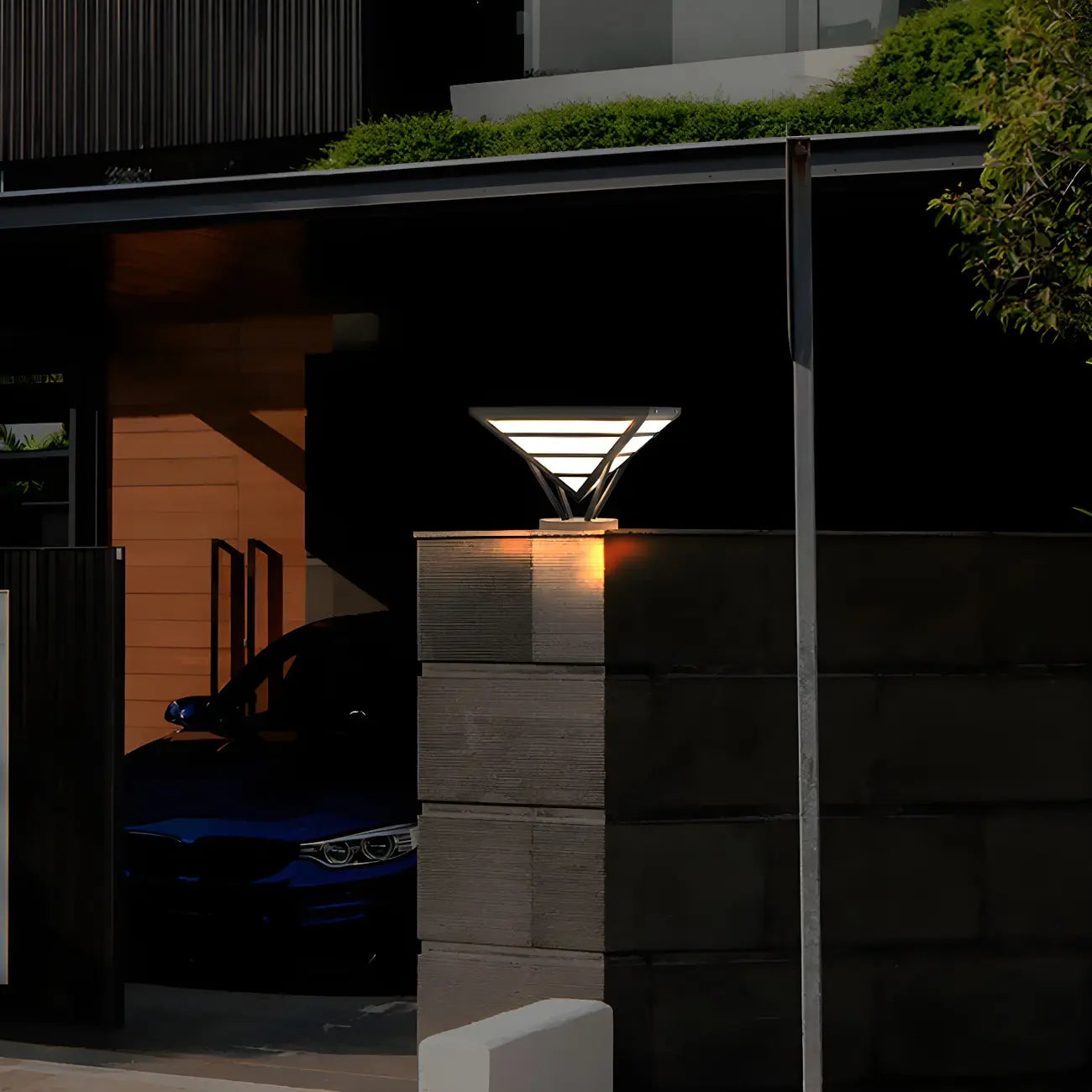 Black Metal Bracket Pyramid Solar Outdoor Post Lights